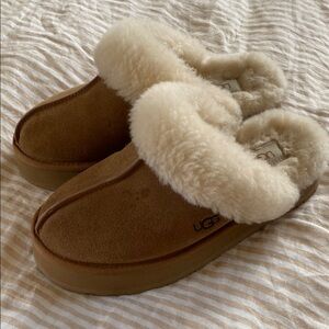UGG Women's Disquette Slipper size 9